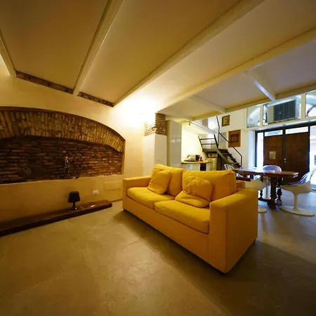 Tre Colonne Apartman *